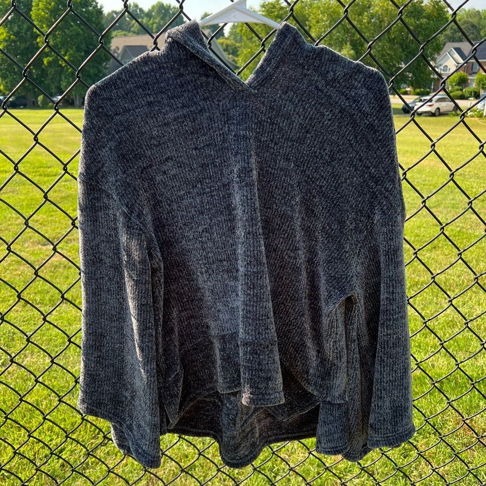 Gilligan & O’Malley grey hoodie sweater in size medium.